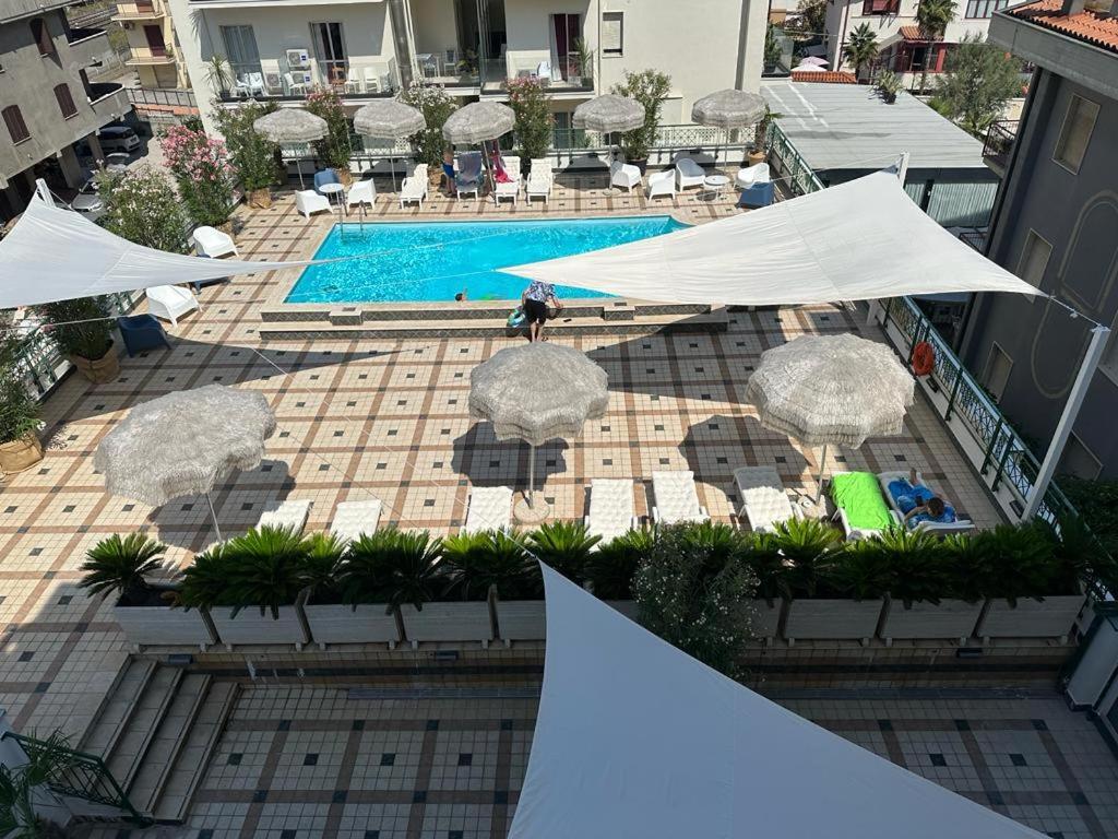 Hotel Costa Verde Pineto Bagian luar foto