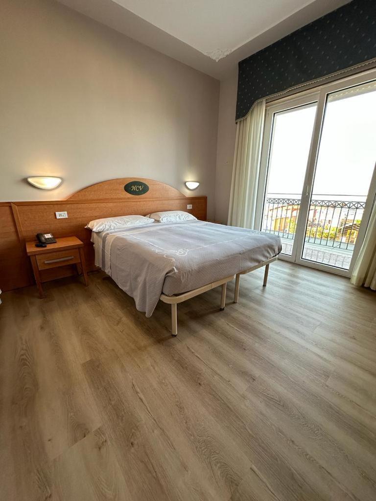 Hotel Costa Verde Pineto Bagian luar foto