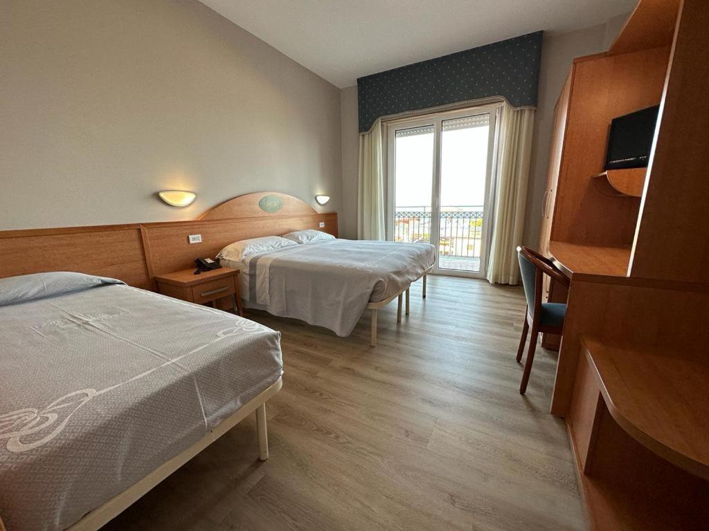 Hotel Costa Verde Pineto Bagian luar foto