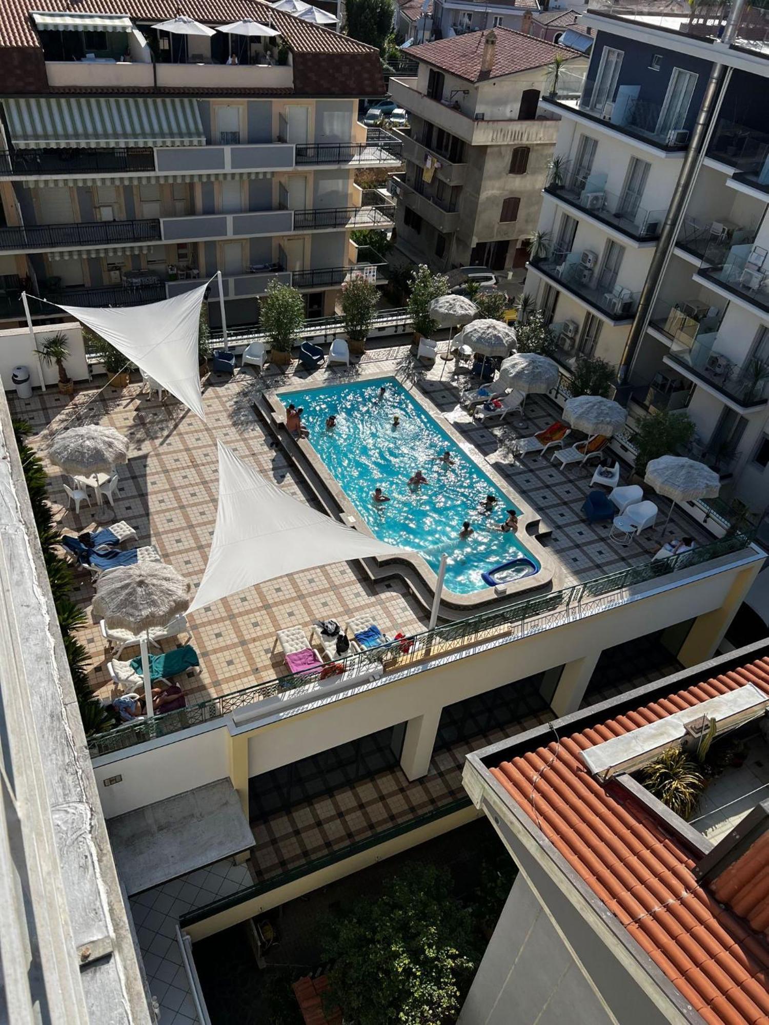 Hotel Costa Verde Pineto Bagian luar foto