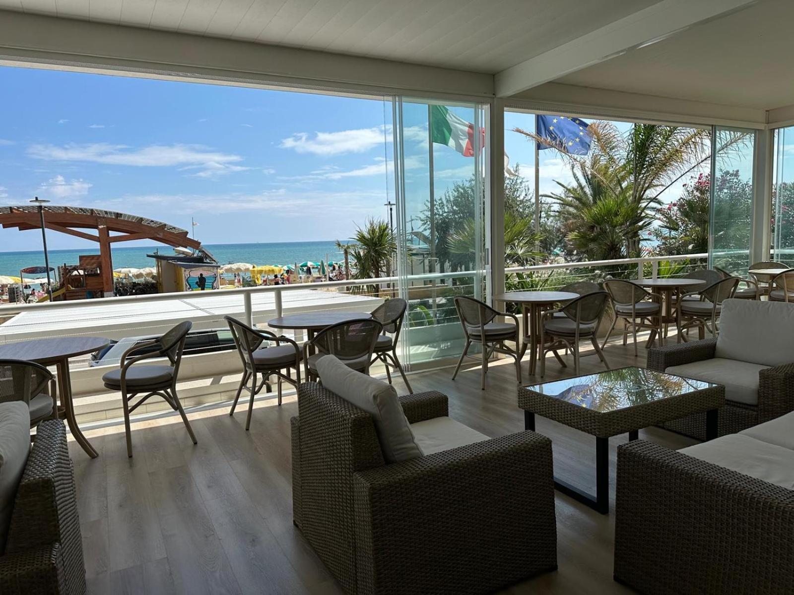 Hotel Costa Verde Pineto Bagian luar foto