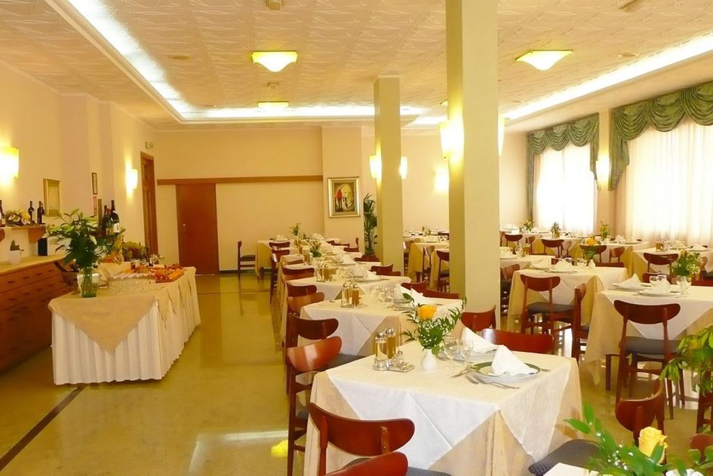 Hotel Costa Verde Pineto Bagian luar foto